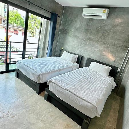 Norn Nee Nor Hostel Чиангмай Екстериор снимка