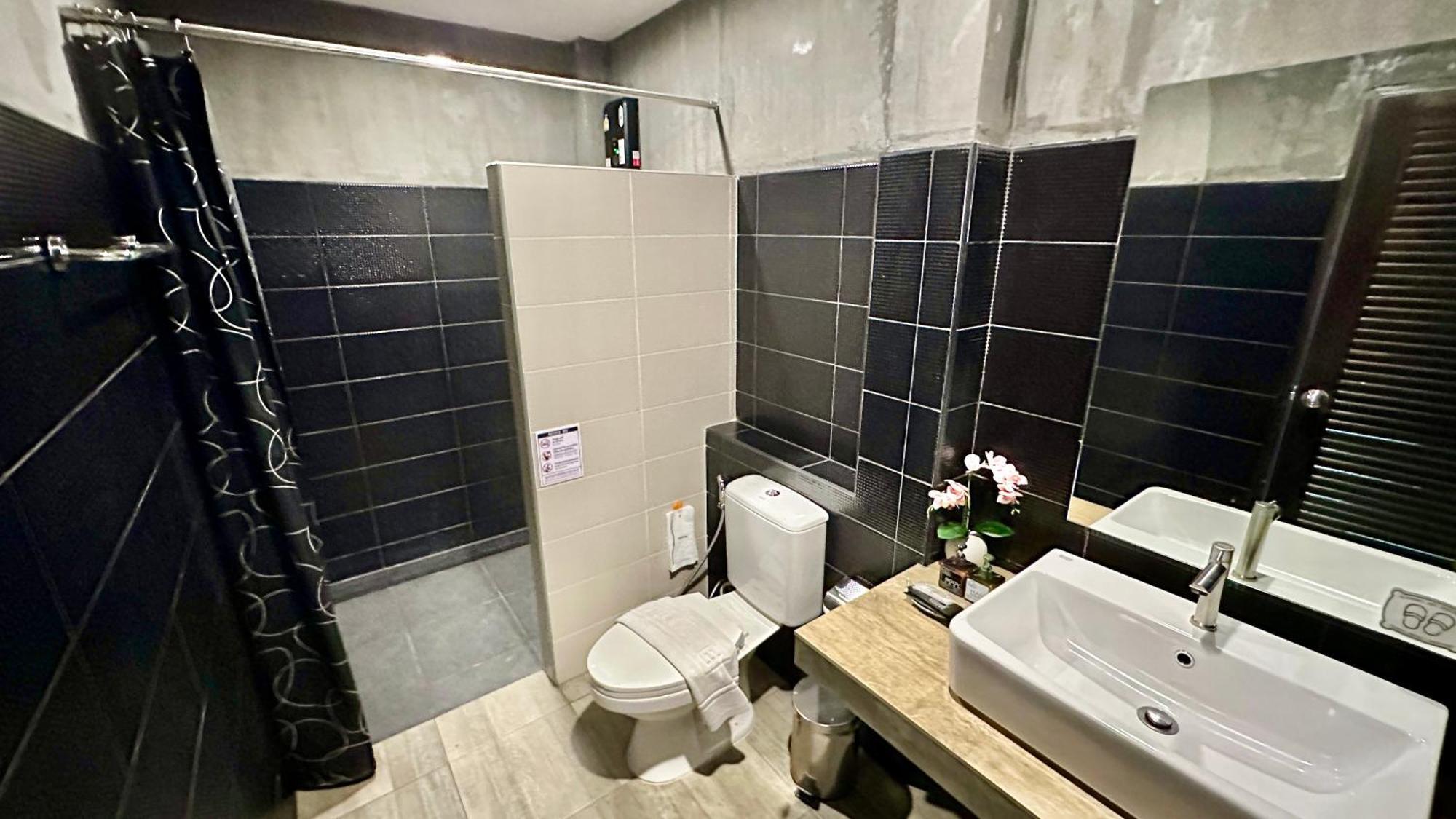 Norn Nee Nor Hostel Чиангмай Екстериор снимка