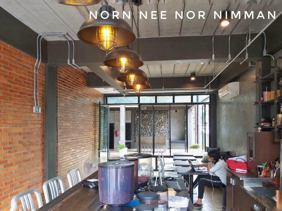 Norn Nee Nor Hostel Чиангмай Екстериор снимка